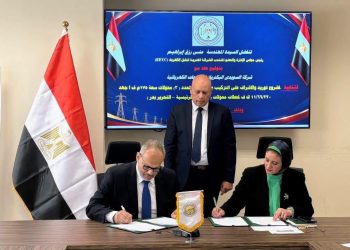 «نقل الكهرباء» توقع عقدًا لتوريد 3 محولات جديدة لمواجهة زيادة الأحمال وتدعيم الشبكة القومية