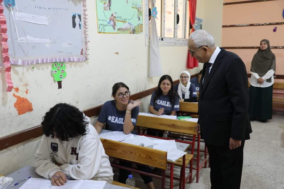 دموع و بكاء شديد من طلاب الثانوية العامة في امتحان اللغة العربية بالقليوبية