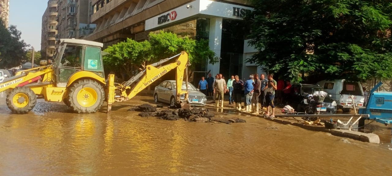 مياه الشرب بالجيزة تعلن وجود كسر مفاجئ بخط مياه قطر ٦٠٠ مم بميدان فيني بالدقي