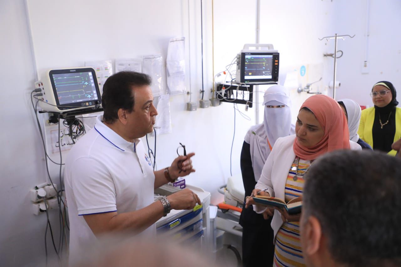 وزير الصحة يتفقد مستشفتي رأس الحكمة والضبعة المركزي بمحافظة مطروح
