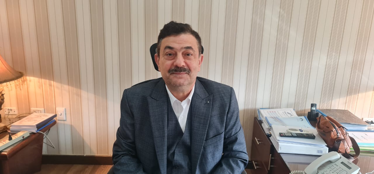 المهندس أحمد المحمودى الرئيس التنفيذي والعضو المنتدب لشركة النصر العامة للمقاولات حسن علام