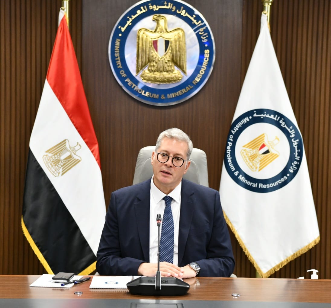 وزير البترول يبحث مع “إيجاس” زيادة إنتاج الغاز الطبيعي وجذب الاستثمارات