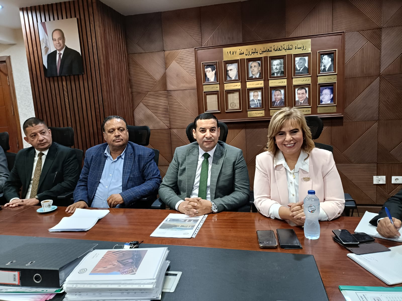 بالإجماع أحمد السروجى رئيسا لنقابة العامليين بالبترول.. و انتخاب عايدة محى الدين أمينا عاما