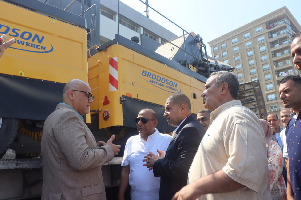 القليوبية تُعزّز منظومة النظافة بـ 12 مليون جنيه.. مكنستان جديدتان لشفط الأتربة في بنها وقليوب