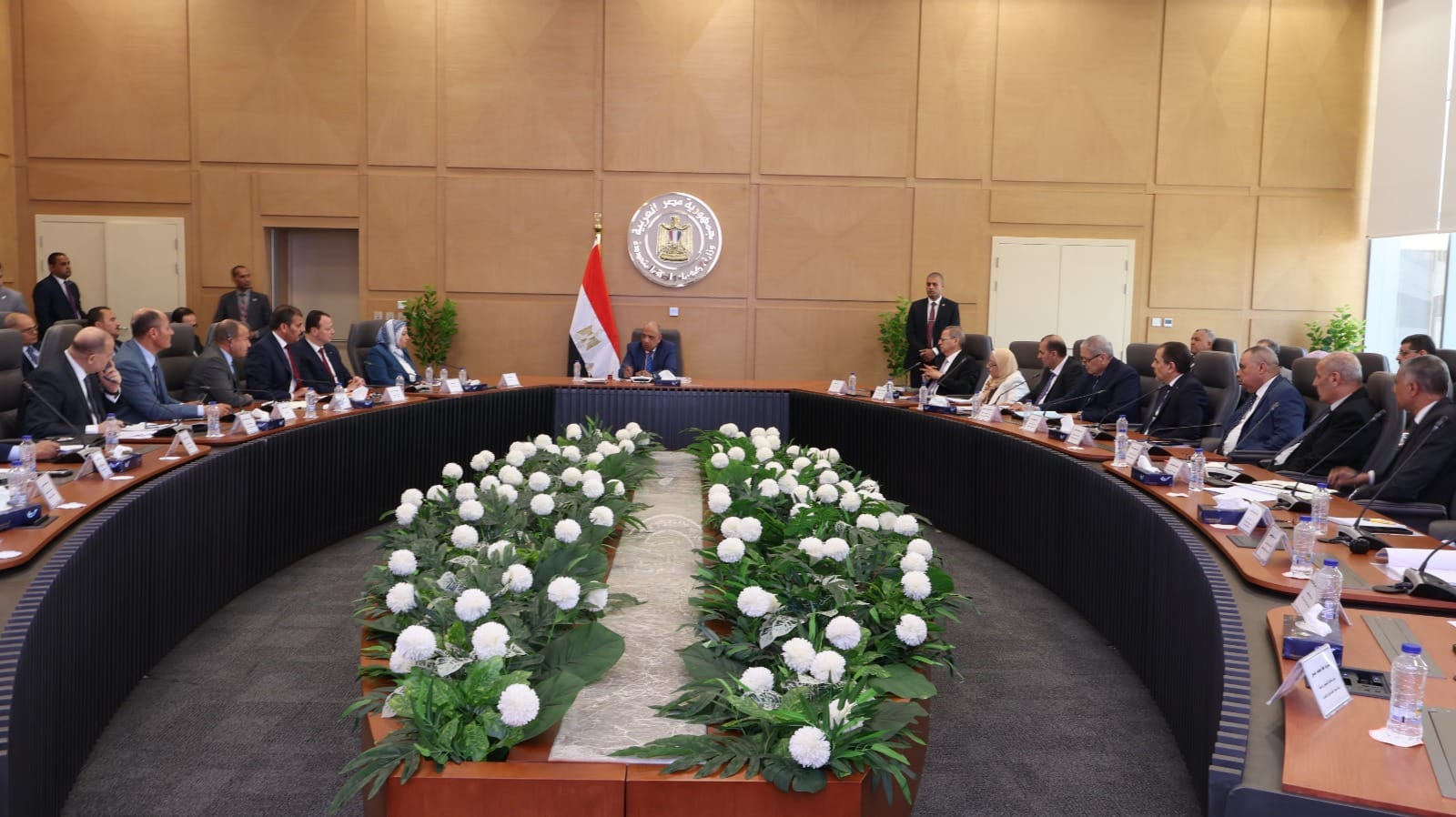 وزير الكهرباء يعقد اجتماعًا هامًا مع رؤساء شركات توزيع الكهرباء لتحسين الخدمات المقدمة للمواطنين