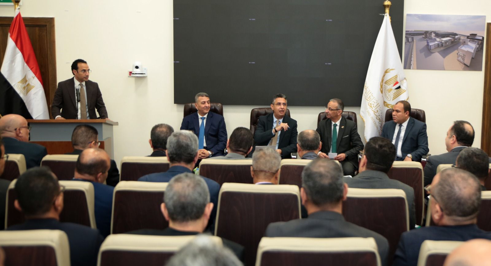 وزير التموين والتجارة الداخلية يجتمع بمديري مديريات التموين لمتابعة سير العمل والتأكيد على تكثيف الرقابة على الأسواق