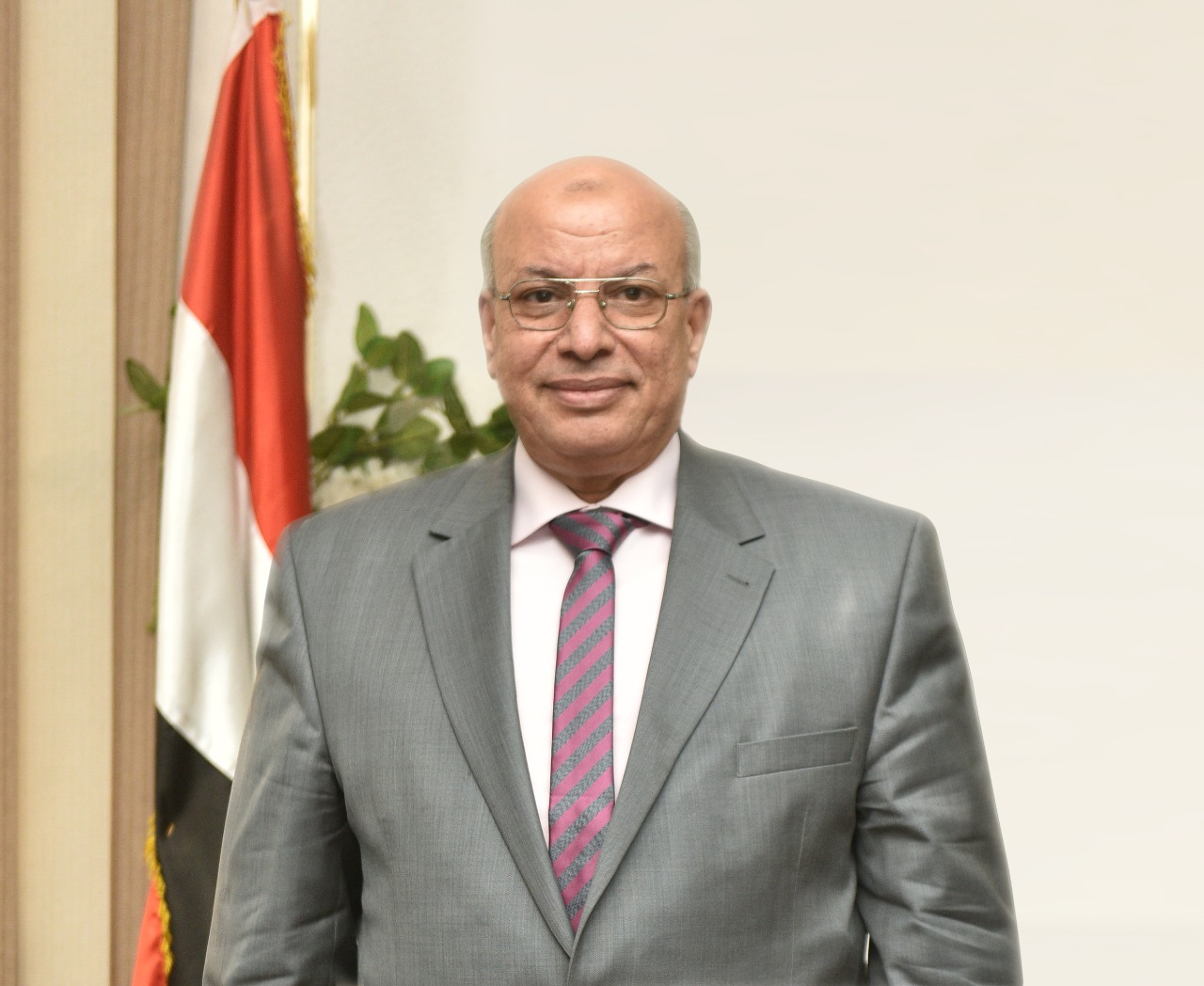 بالصور.. شركة مياه القاهرة تزرع 200 ألف شتلة نبات لزراعتها بالمسطحات الخضراء