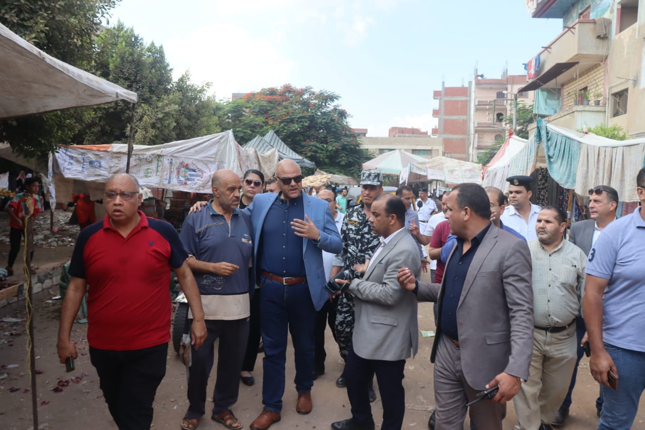 محافظة القليوبية يشن حملة مكبرة لإزالة الإشغالات والباعة الجائلين في مدينة بنها