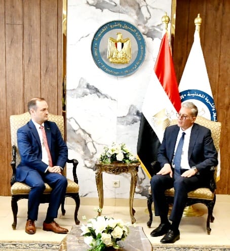 مصر تُؤكّد سعيها لجذب الاستثمارات في مجال الطاقة وتعظيم الإنتاج بالتعاون مع شركة أباتشي