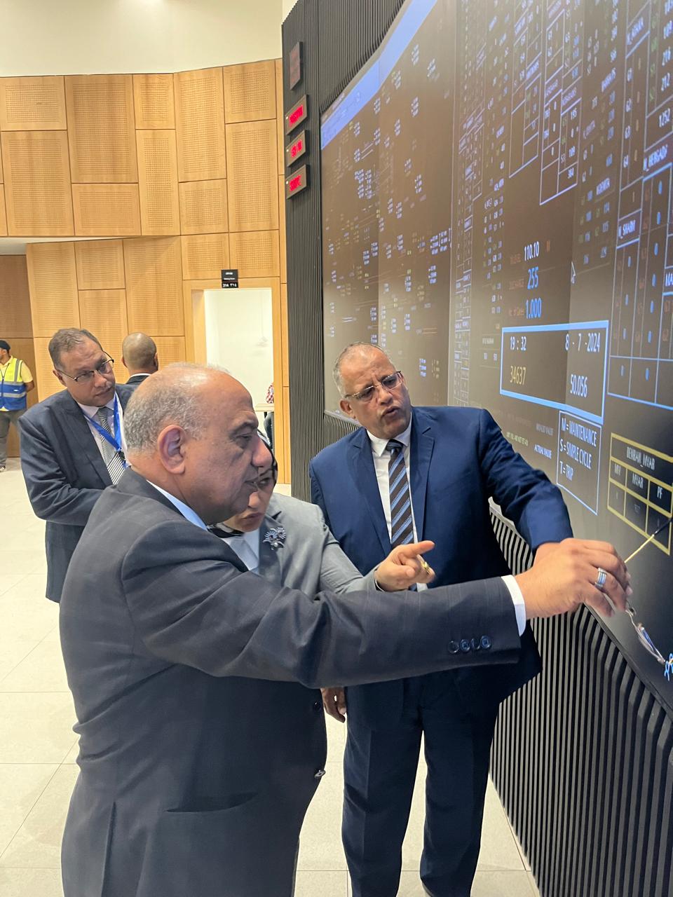 وزير الكهرباء يتفقد المركز القومي الجديد للتحكم في الطاقة ويؤكد على أهمية التحكم في الشبكة الكهربائية الموحده