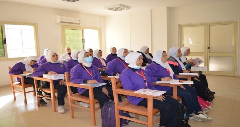 أقبال شديد بمعهد التمريض بمستشفى الدعاة و أولياء الأمور تطالب وزير الأوقاف بفتح فصول للبنين هذا العام 2024