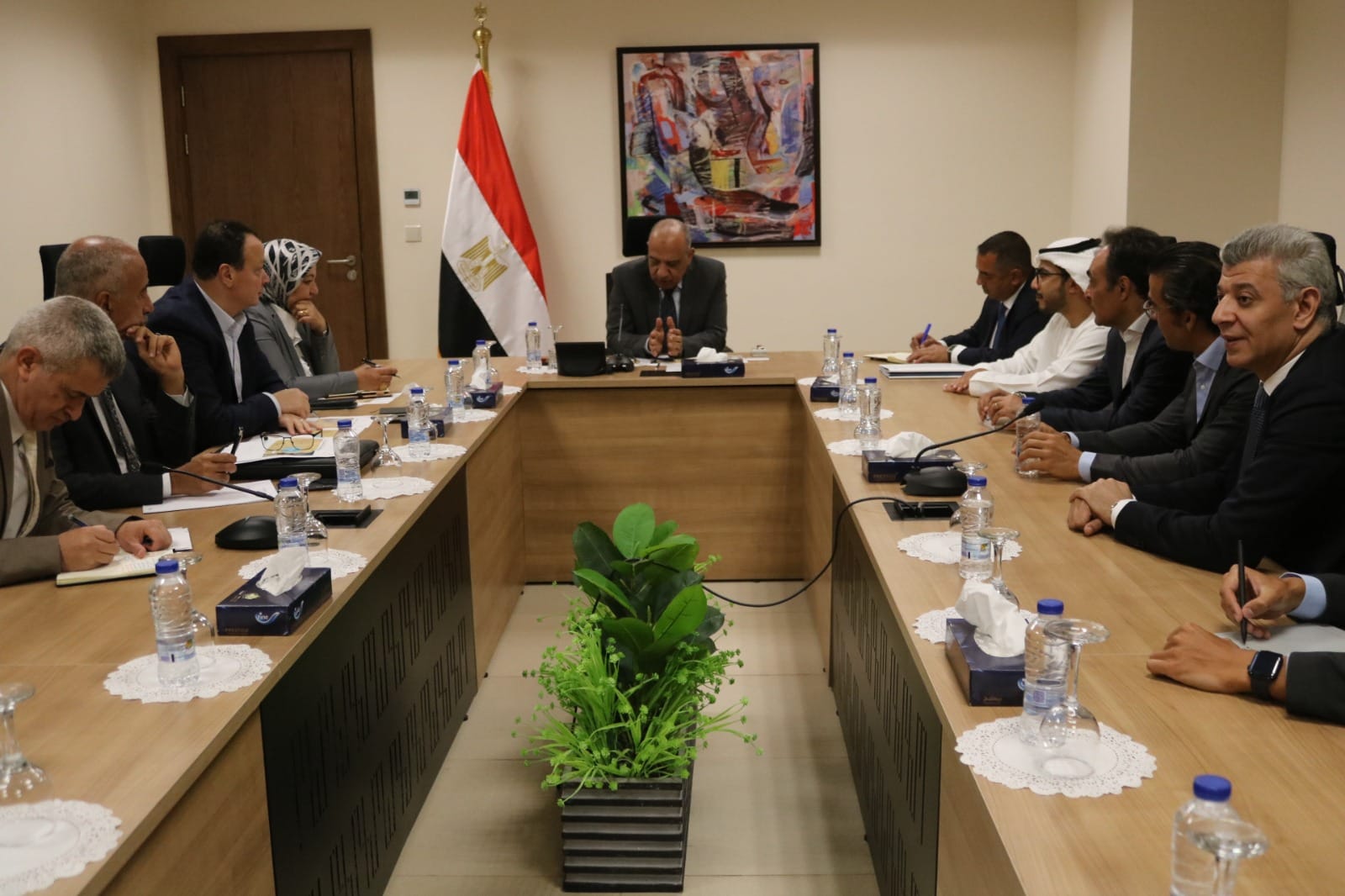 وزير الكهرباء والطاقة المتجددة يبحث مع تحالف “مصدر -حسن علام- إنفينيتي باور” تنفيذ مشروعات للطاقة المتجددة فى بنبان وخليج السويس