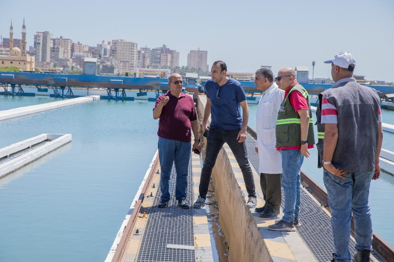 بالصور.. رئيس مياه الإسكندرية في جولة ميدانية للفروع والمحطات ومراكز خدمة العملاء
