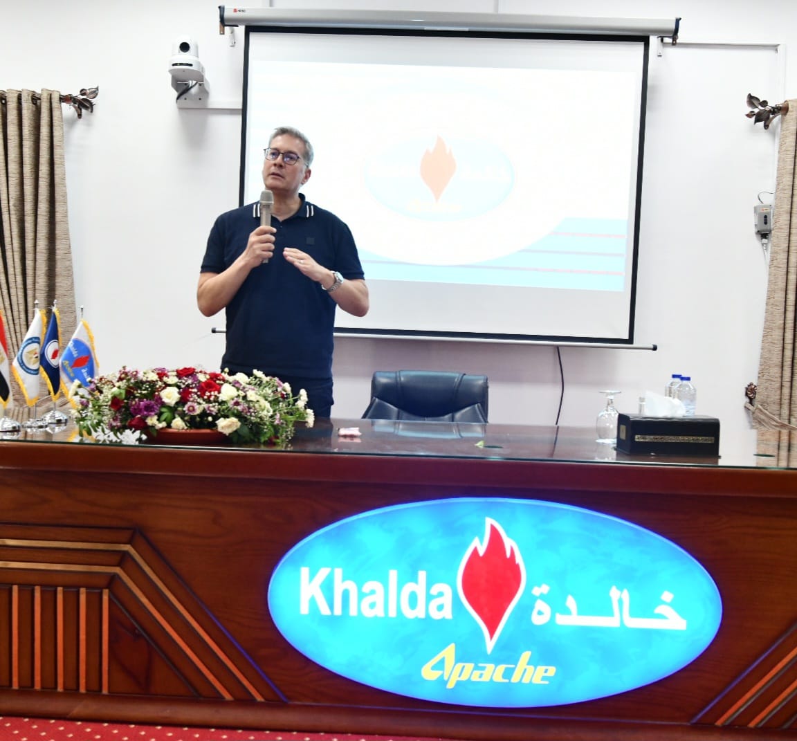 وزير البترول يشدد على دعم الشركات وتعظيم استخدام التكنولوجيا لزيادة إنتاج النفط والغاز في الصحراء الغربية