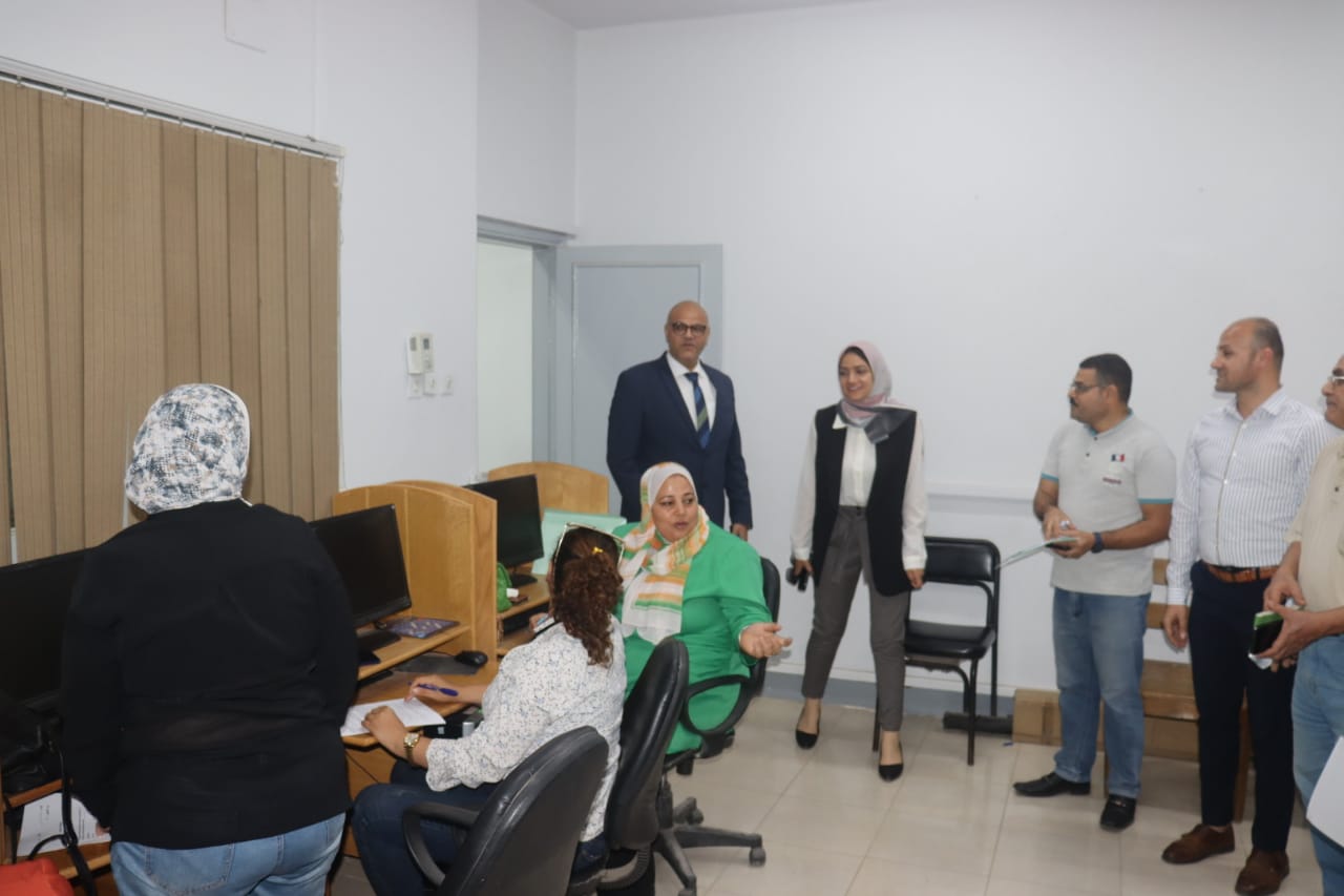 محافظ القليوبية يتابع فعاليات الاختبارات التمهيدية لدورات وزارة التنمية المحلية المتخصصة 