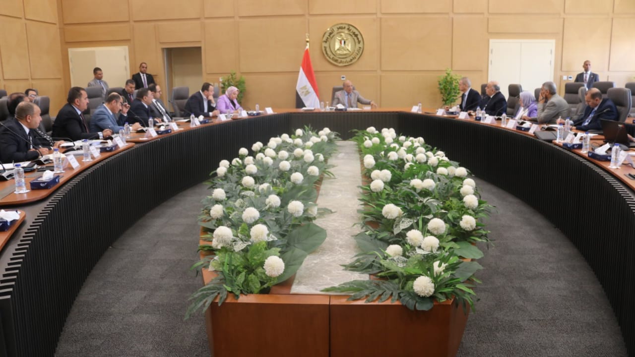 وزير الكهرباء يحدد أولويات العمل خلال الفترة المقبلة أثناء اجتماعه بقيادات الوزارة والشركة القابضة لكهرباء مصر