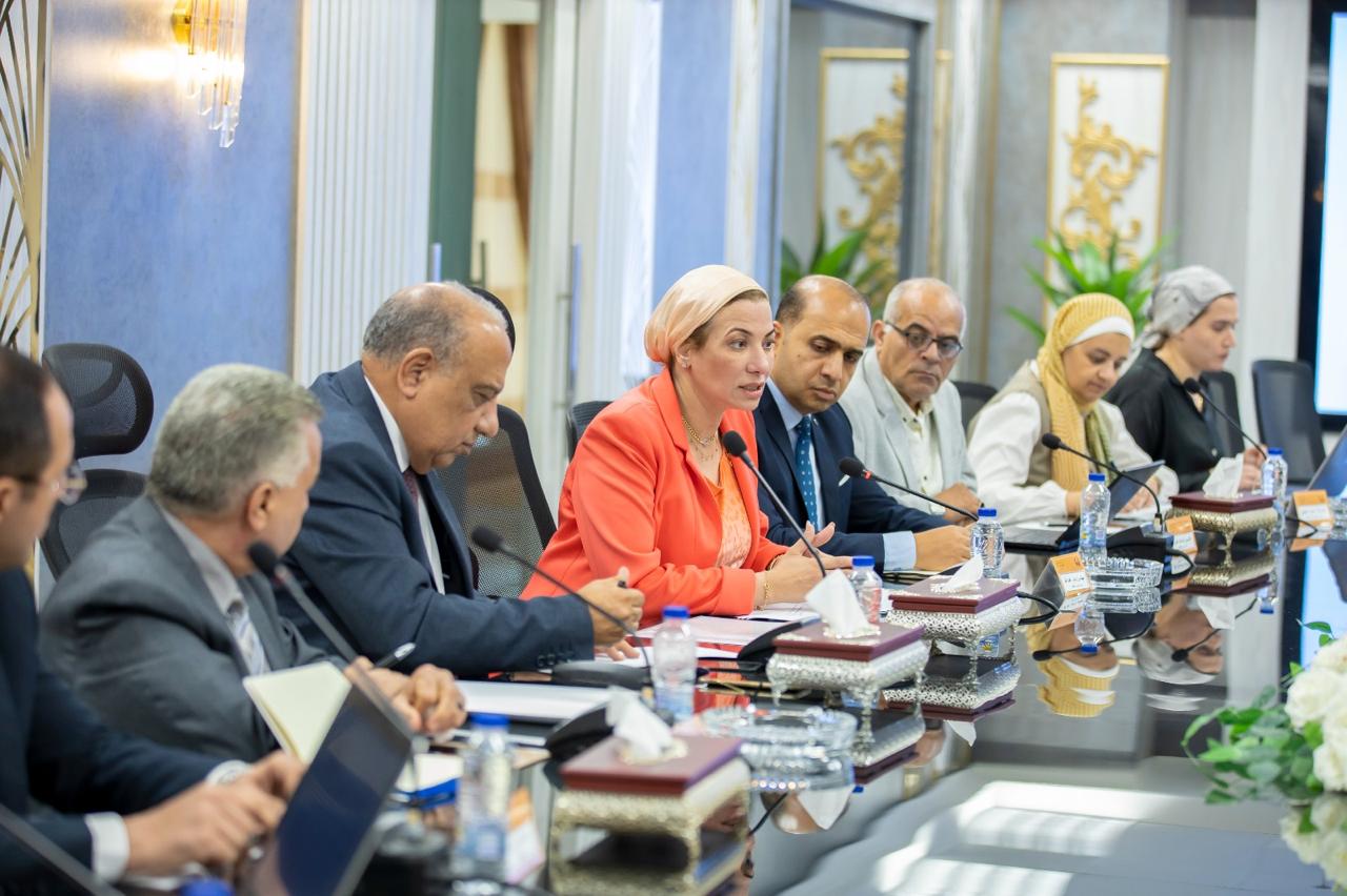 وزراء الكهرباء والطاقة المتجددة والبيئة والدولة للإنتاج الحربى يبحثون تعظيم العوائد من منظومة إدارة المخلفات الصلبة واستخدامها فى توليد الطاقة الكهربائية
