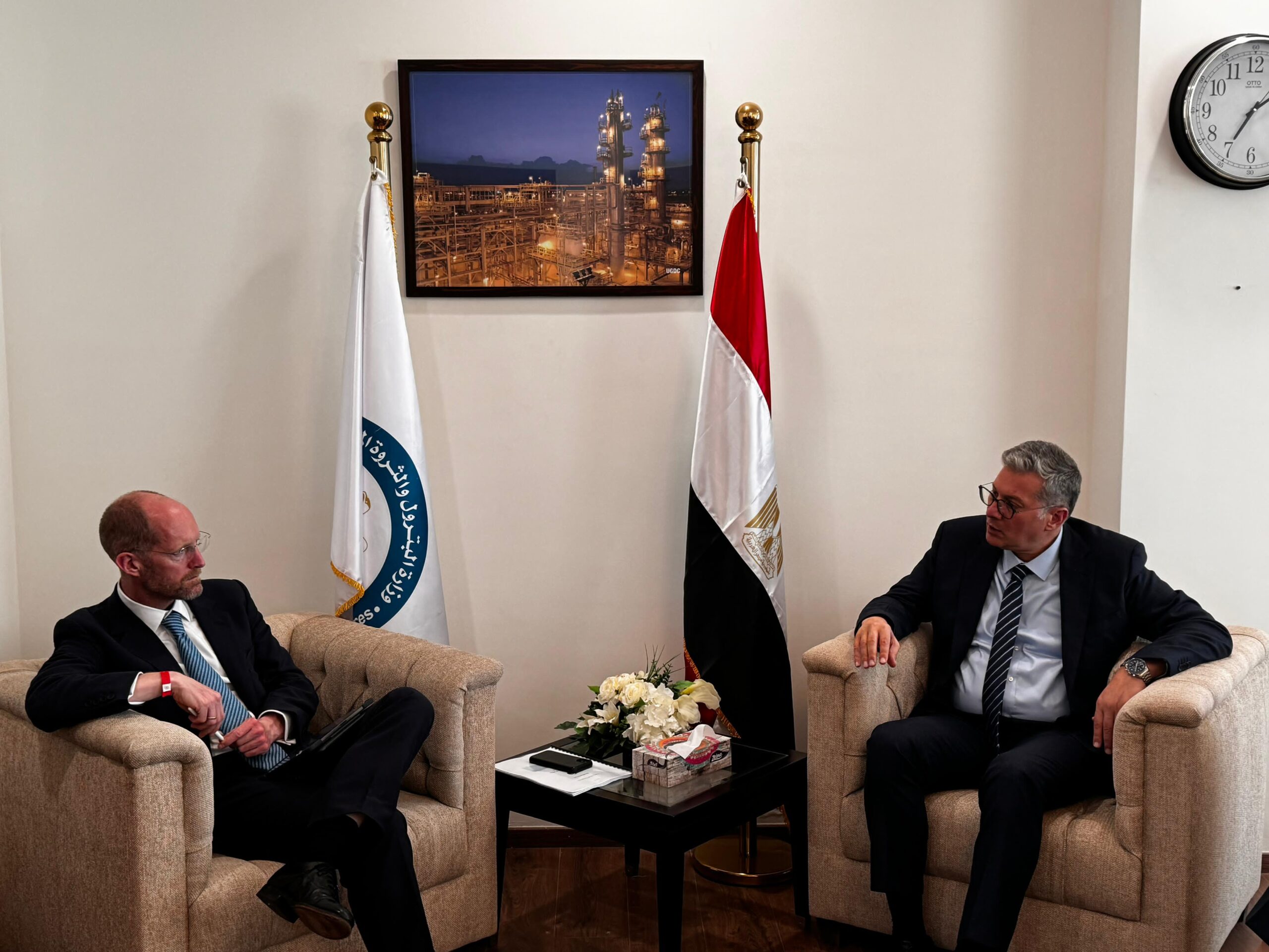 وزير البترول يبحث مع البنك الأوروبي تعزيز التعاون في مجال الطاقة المتجددة والتحول الأخضر