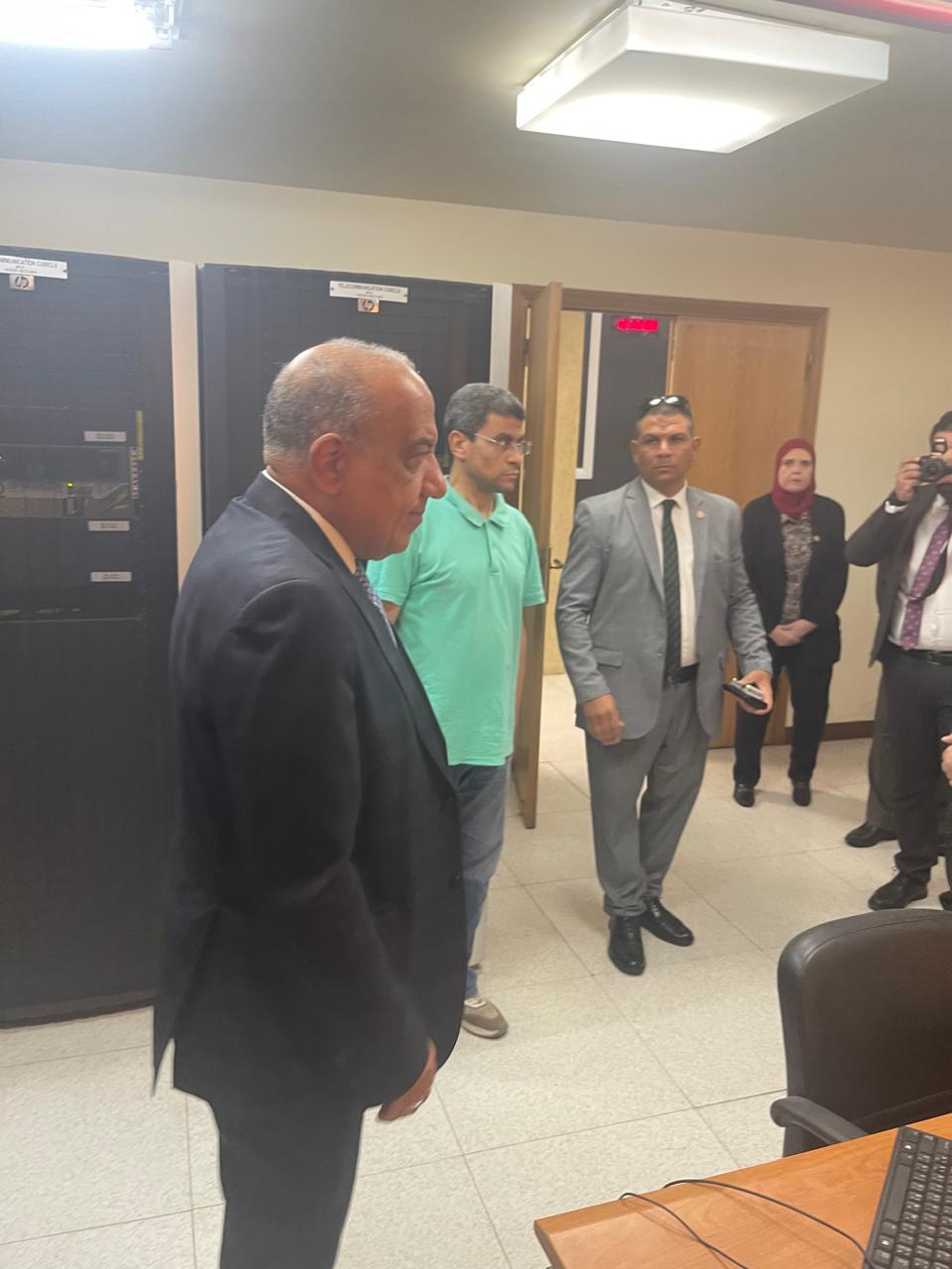 في زيارة مفاجئة.. وزير الكهرباء والطاقة المتجددة يتفقد المركز القومى للتحكم التبادلي بالعباسية