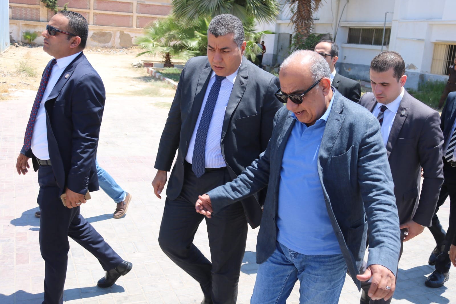 وزير الكهرباء والطاقة المتجددة يواصل جولاته الميدانية ويتفقد هندسة كهرباء برج العرب بمحافظة الاسكندرية