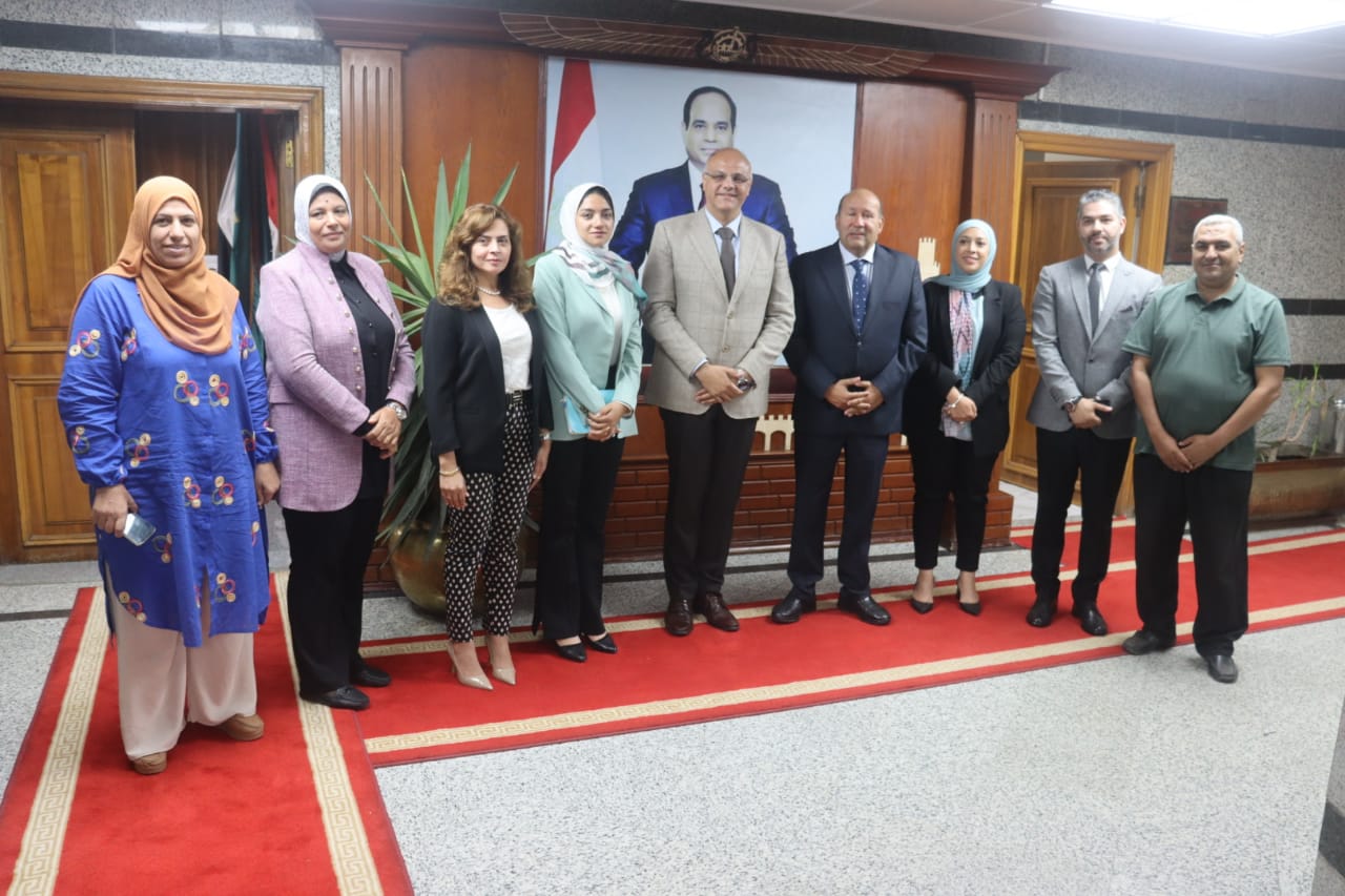 محافظ القليوبية يعقد إجتماعا موسعا لمتابعة تنفيذ المرحلة الثالثة من مبادرة المشروعات الخضراء والذكية