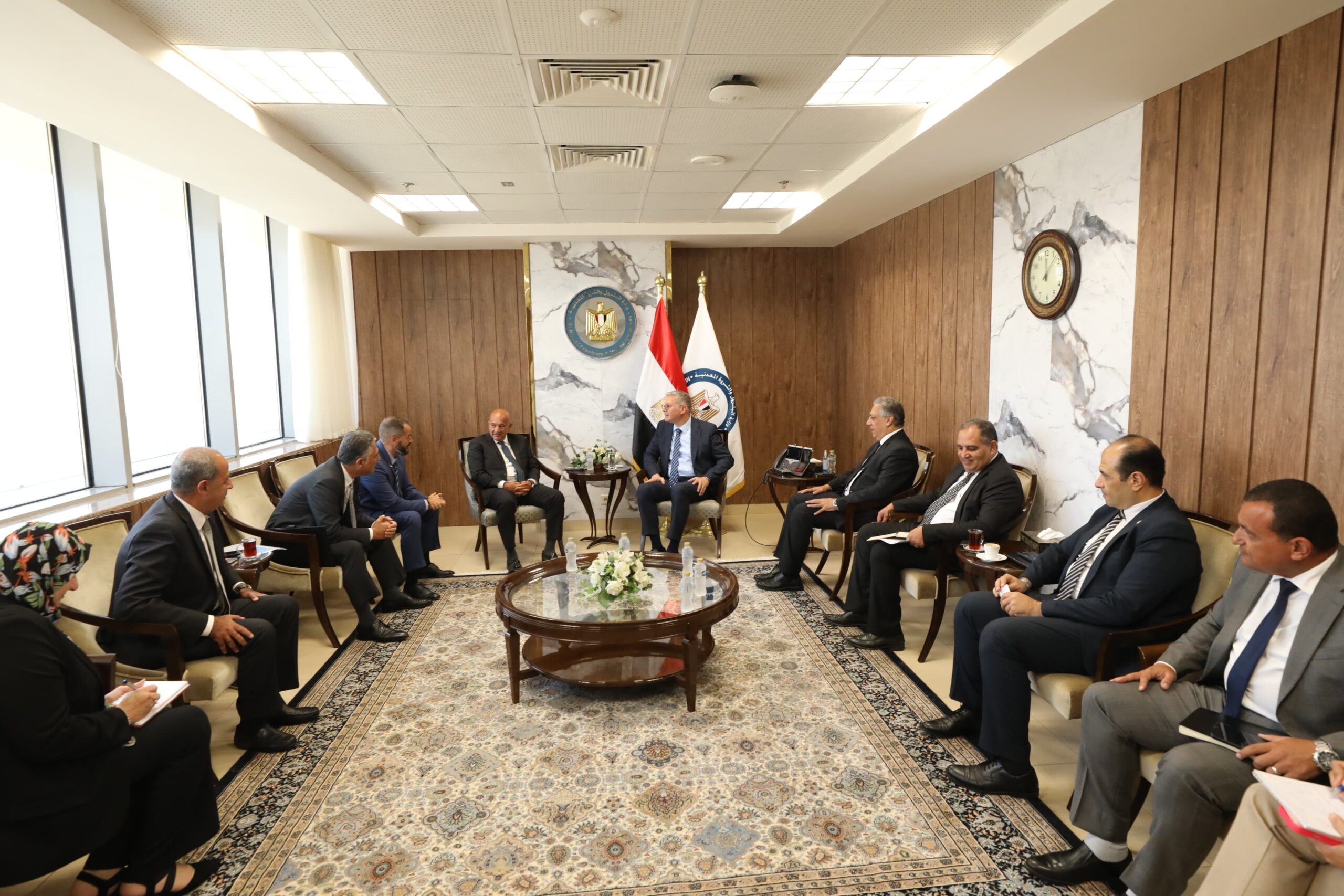 وزير البترول يستقبل وفدا من شركة «أكسون موبيل» لتعزيز التعاون المشترك وخدمة السوق المحلية في مجالي التوزيع والزيوت