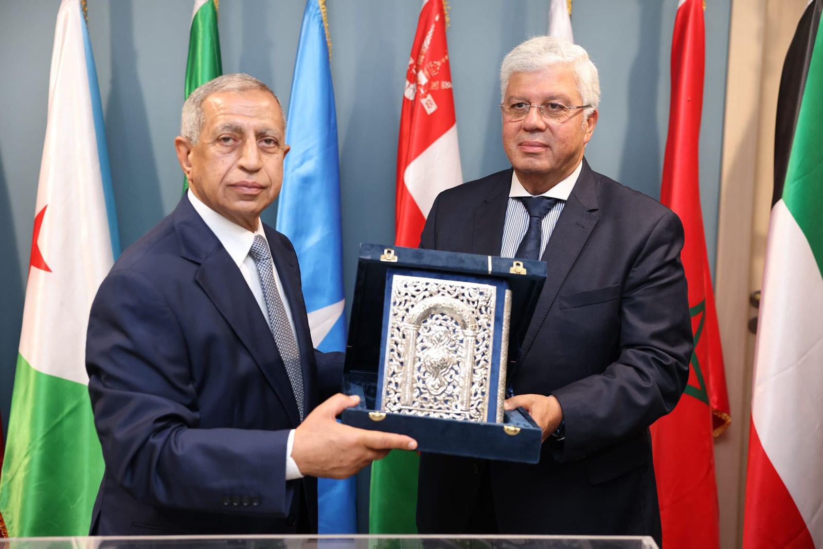 وزير التعليم العالي والأمين العام لجامعة الدول العربية يحظيان بتقدير الأكاديمية العربية للعلوم 