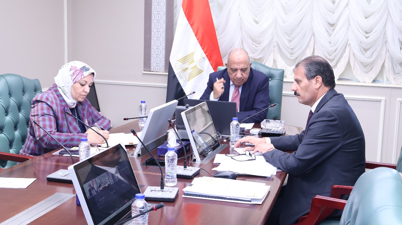 وزير الكهرباء والطاقة المتجددة يبحث مع وفد الاتحاد الأوروبي تعزيز التعاون المشترك في مجالات الربط الكهربائي 