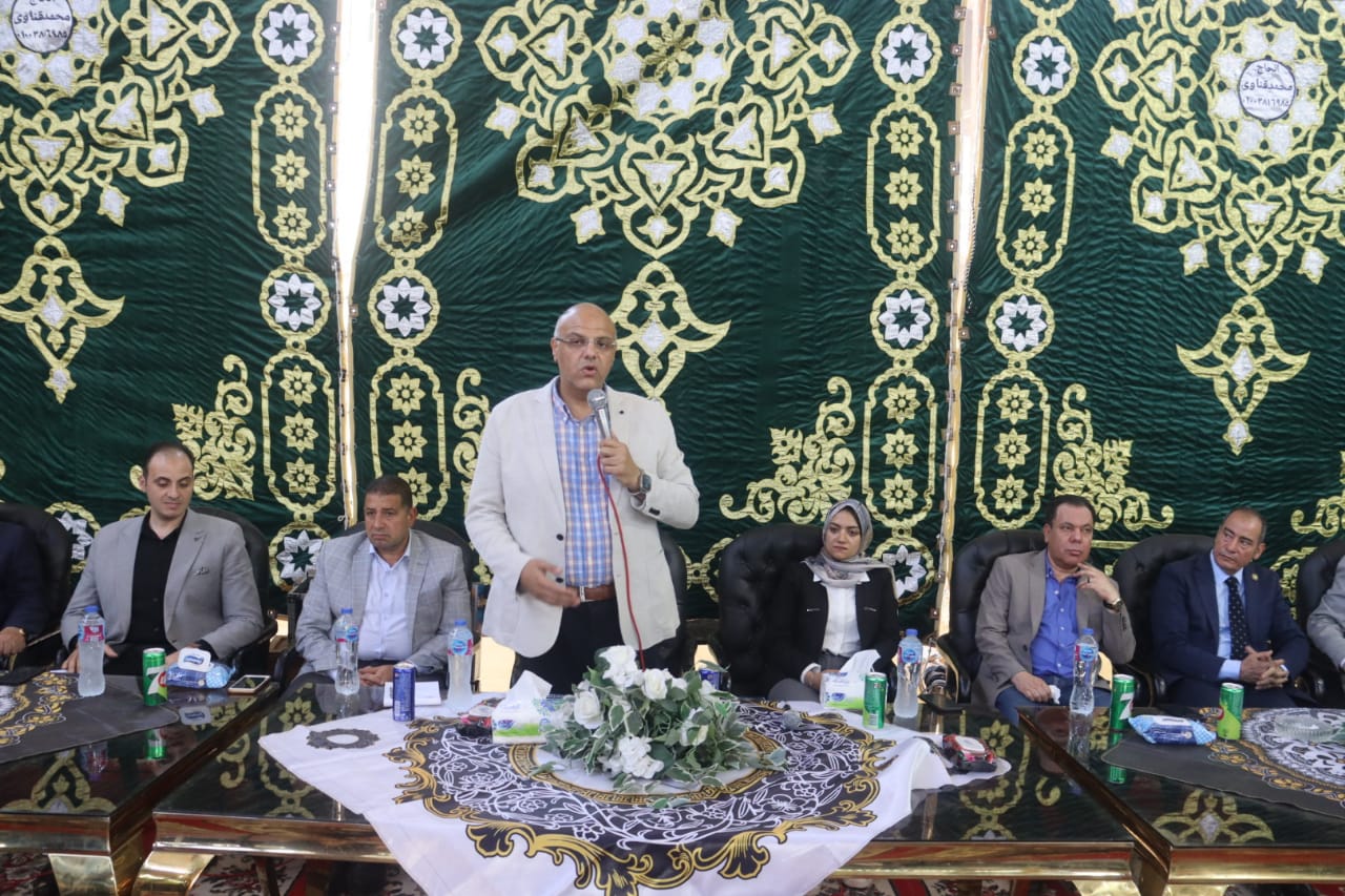 تشجعيا للاستثمار والصناعة.. محافظ القليوبية يعقد لقاء برجال الأعمال وأصحاب المنشات الصناعية بمنطقه أبو سنة بمدينه قليوب