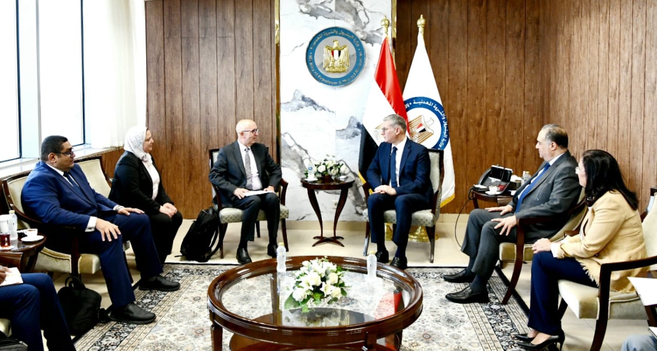 وزارة البترول تعزز التعاون مع البنك الدولي وتستعرض فرص استثمارية جديدة