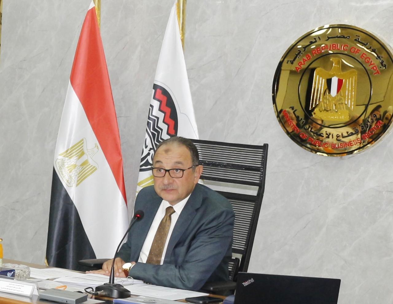 وزير قطاع الأعمال العام يدفع بتطوير صناعة الدواء في مصر خلال ترأسه “عمومية القابضة للأدوية”