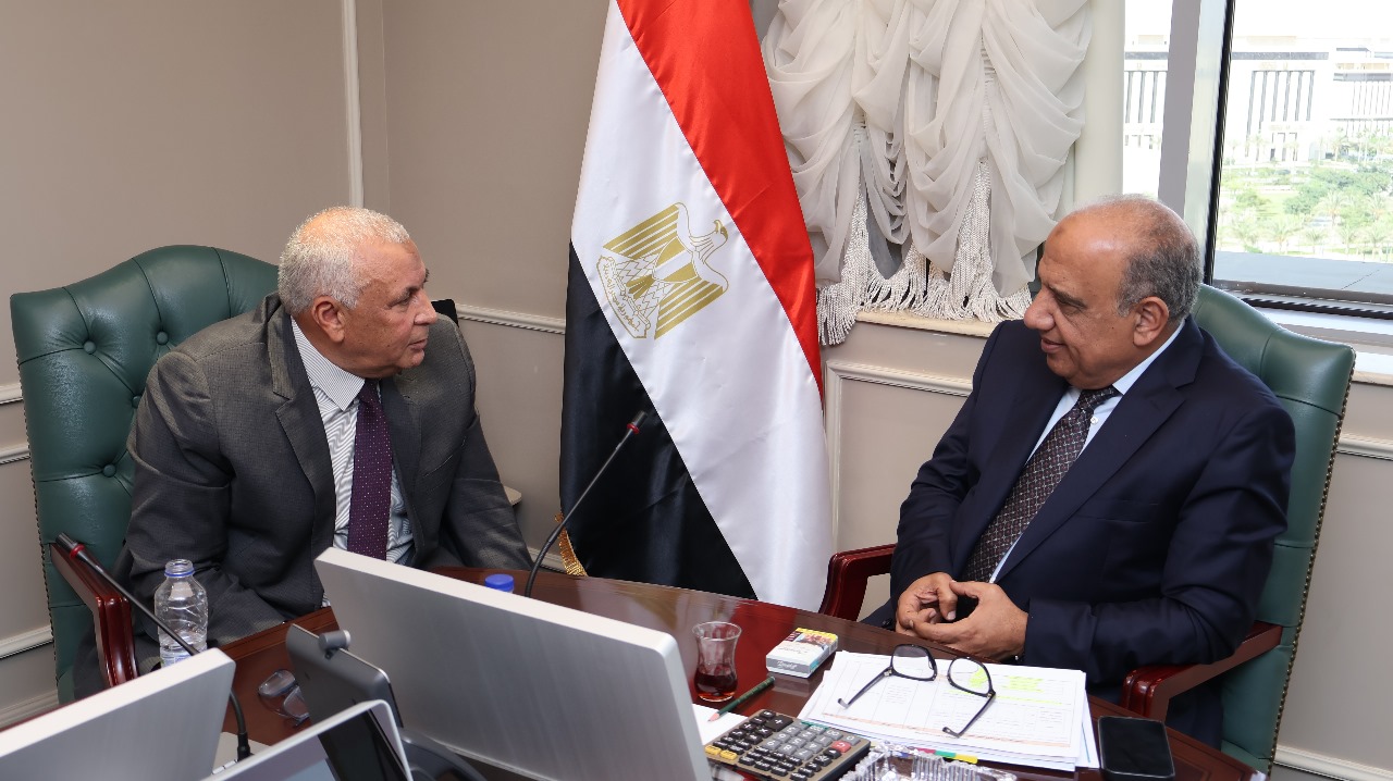 محمود عصمت يستقبل محافظ الوادي الجديد لبحث مستجدات الأعمال والتعاون لتوفير الكهرباء اللازمة للاستثمار فى نطاق المحافظة