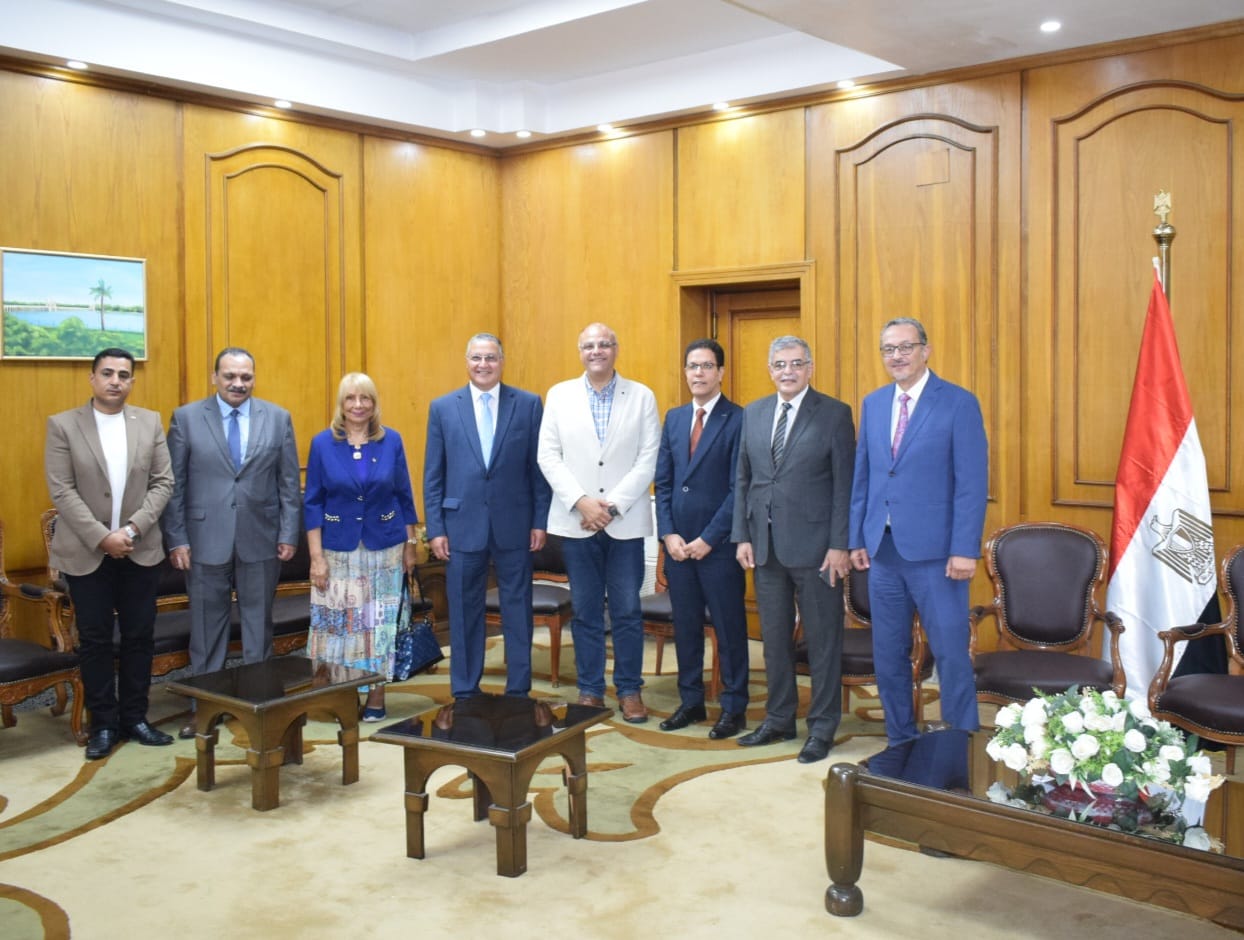 رئيس مجلس أمناء جامعة بنها الأهلية يناقش مع محافظ القليوبية بحث سبل التعاون