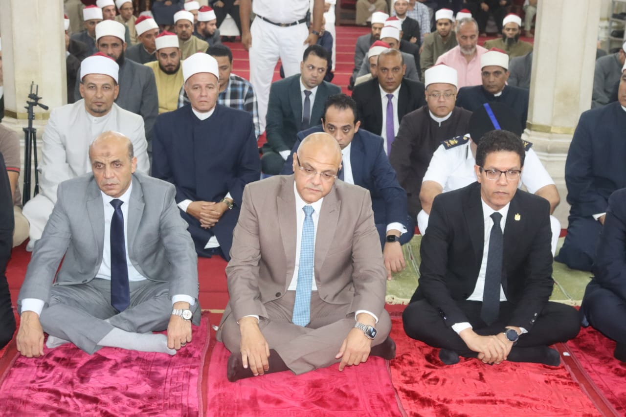 محافظ القليوبية يشهد إحتفال مديرية الأوقاف إحياءً لذكرى المولد النبوي الشريف بمسجد ناصر بمدينة بنها