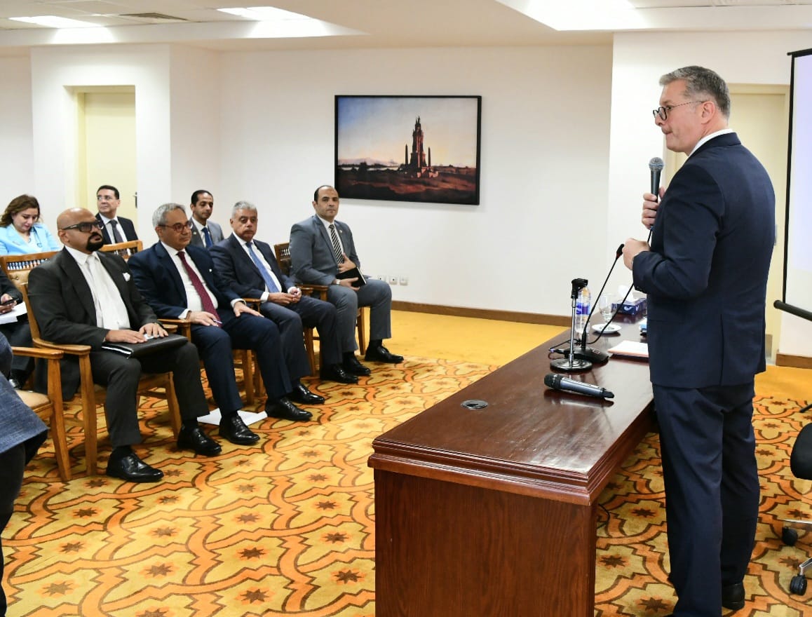 وزير البترول يلتقي سفراء مصر الجدد بدول العالم لفتح أذرع التعاون والاستثمار 