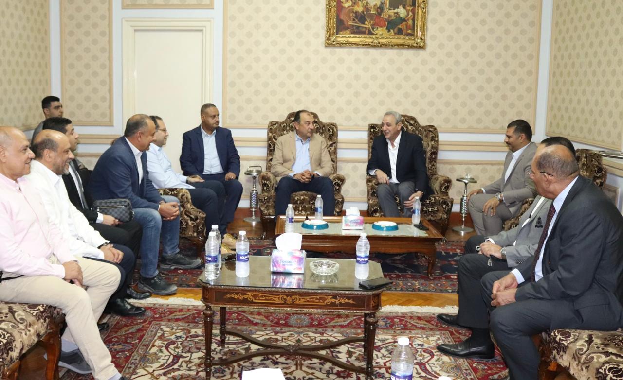 وزير قطاع الأعمال يلتقي محافظ الغربية ونواب البرلمان في غزل المحلة ويبحث تطوير الصناعة