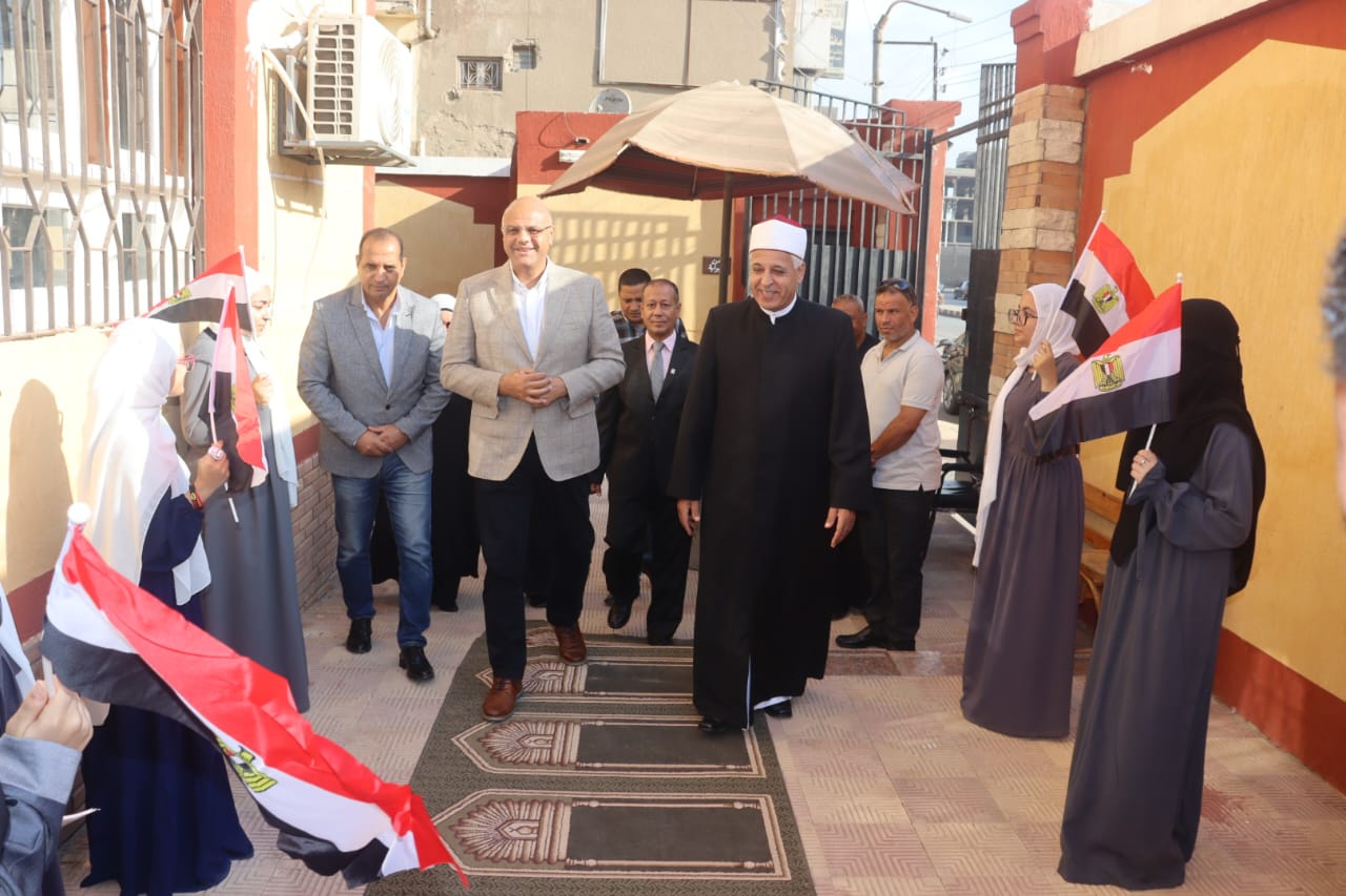 محافظ القليوبية يتفقد عدد من المعاهد الأزهرية والمدارس لمتابعة انتظام الدراسة 