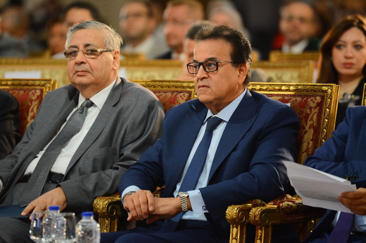 وزير الصحة يؤكد اهتمام القيادة السياسية بقضية تطوير صناعة الدواء وتوطينها فى مصر