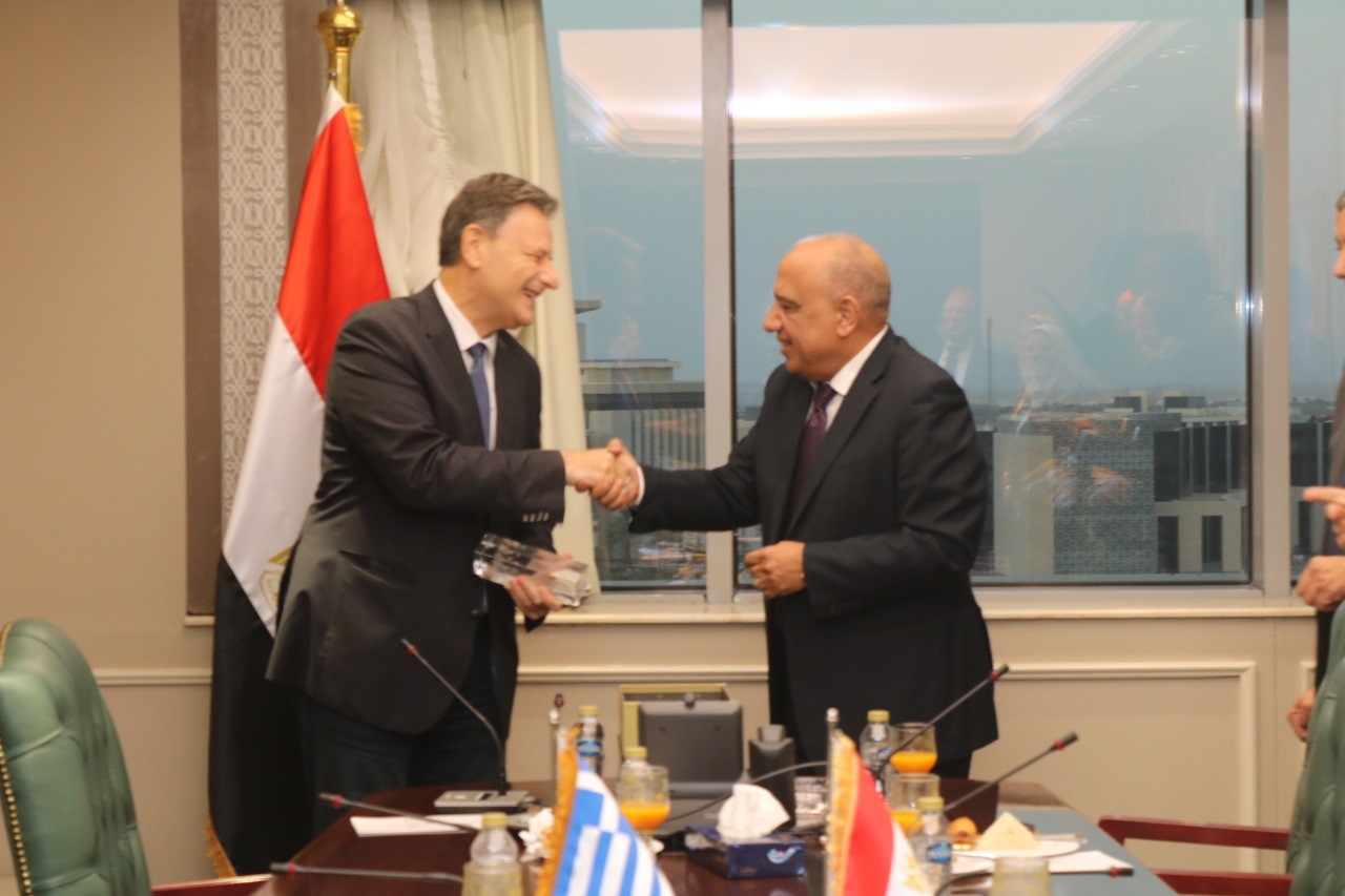 وزير الكهرباء والطاقة المتجددة يستقبل وزير البيئة والطاقة اليوناني لبحث سبل دعم الشراكة والتعاون