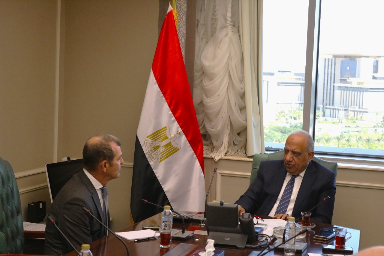 وزير الكهرباء والطاقة المتجددة يبحث مع الشركة العربية للهندسة والتوزيع جودة التشغيل وكفاءة الاداء وخفض استهلاك الوقود فى محطات التوليد