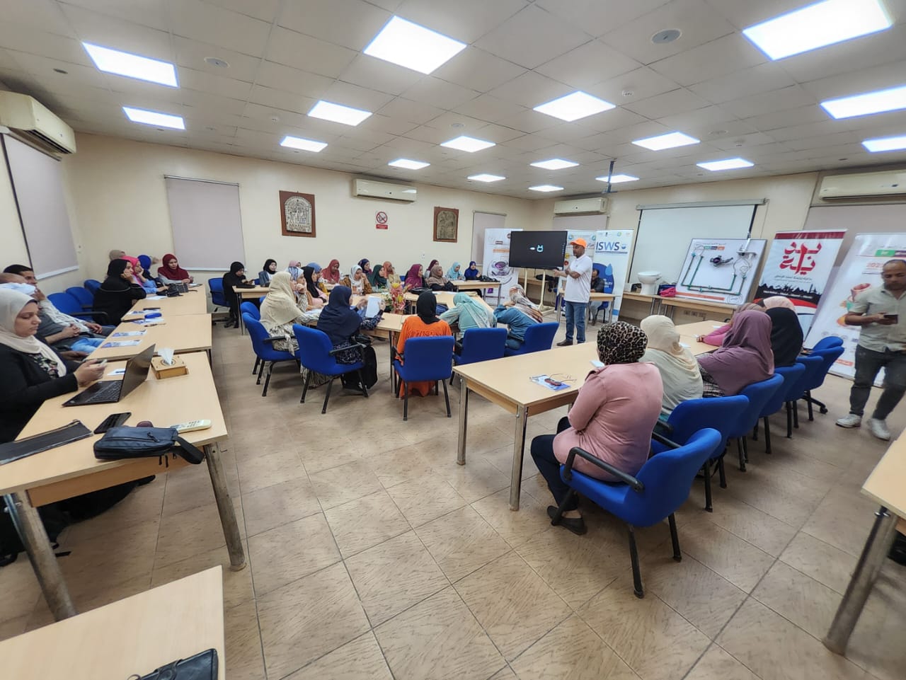 القابضة للمياه بالتعاون مع المعونة الهولندية تنفذ دورات تدريبية لتعلم السباكة للسيدات بقنا