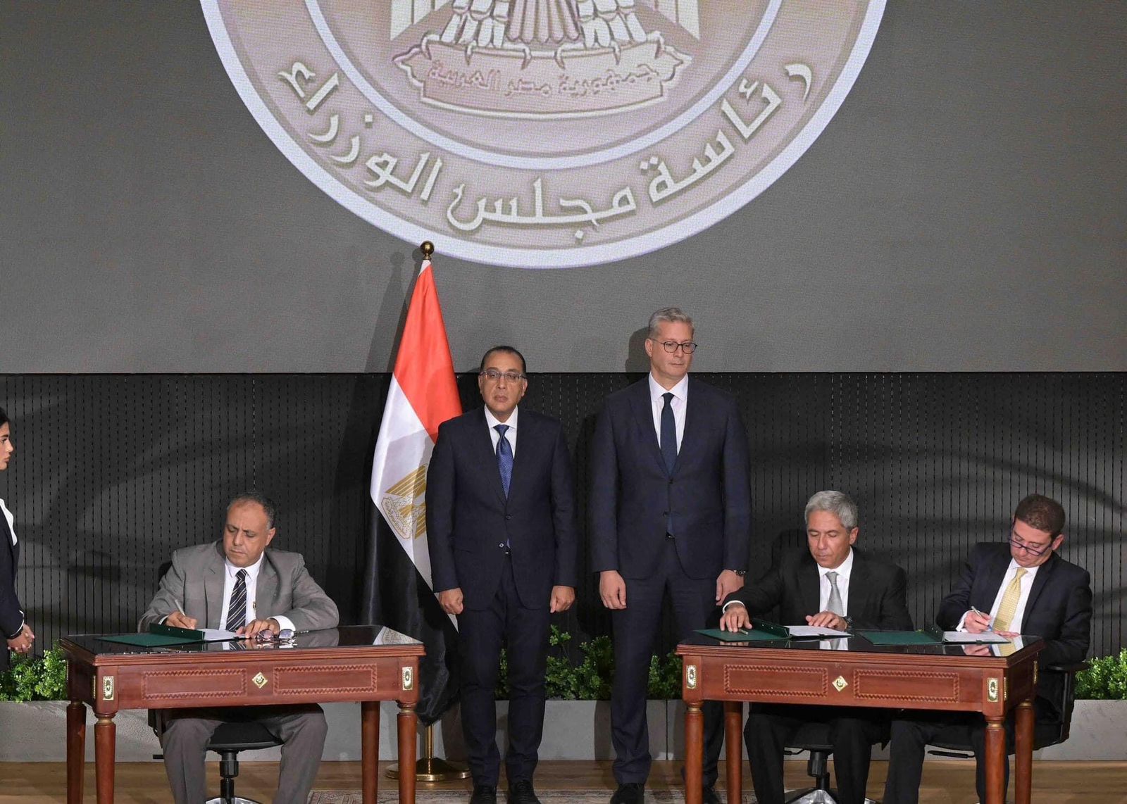 عاجل.. توقيع 4 مذكرات تفاهم بشأن دراسة زيادة أنشطة استكشاف وإنتاج وتنمية حقول البترول والغاز الطبيعي