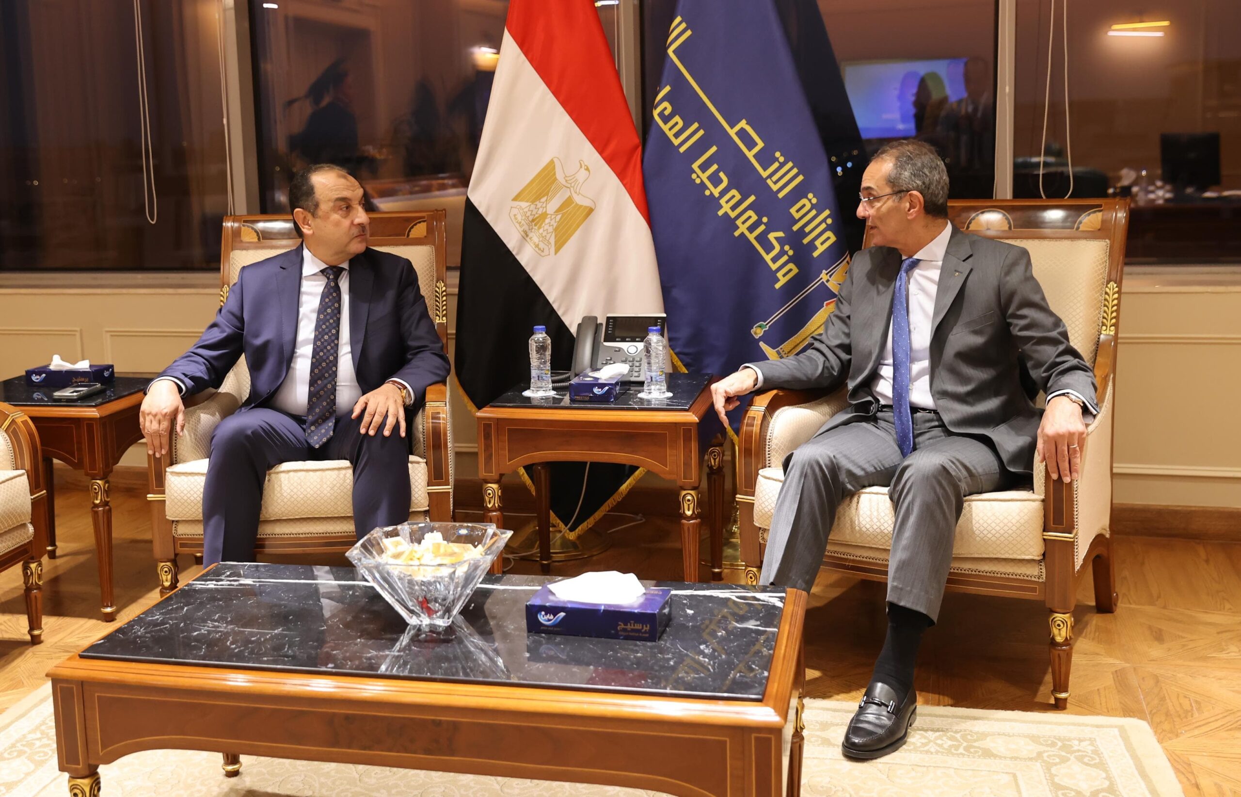 وزيرا قطاع الأعمال والاتصالات يتابعان عددمن الملفات ذات الصلة