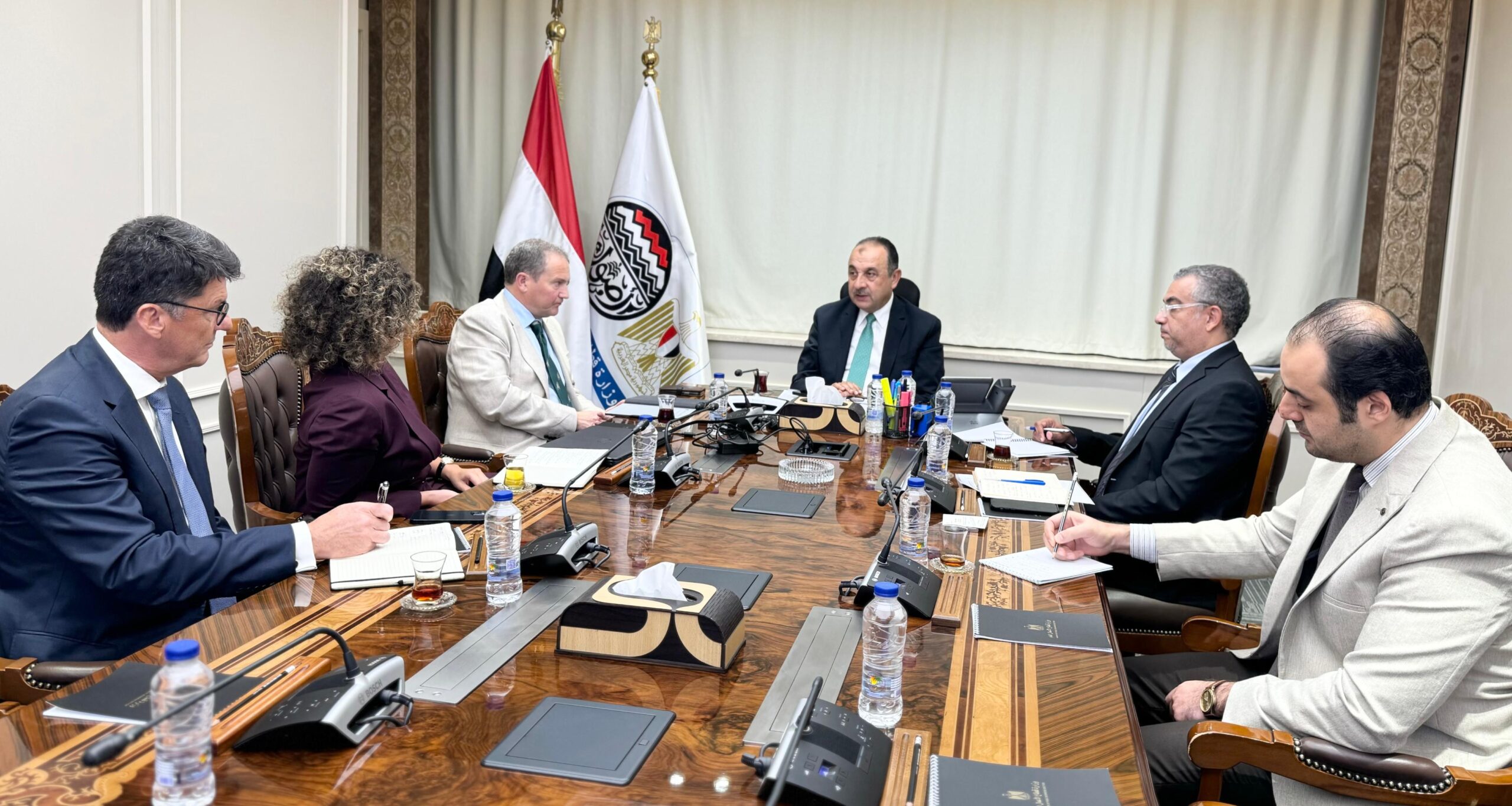 وزير قطاع الأعمال العام يبحث مع “إس آند بي جلوبال” فرص التعاون المشترك