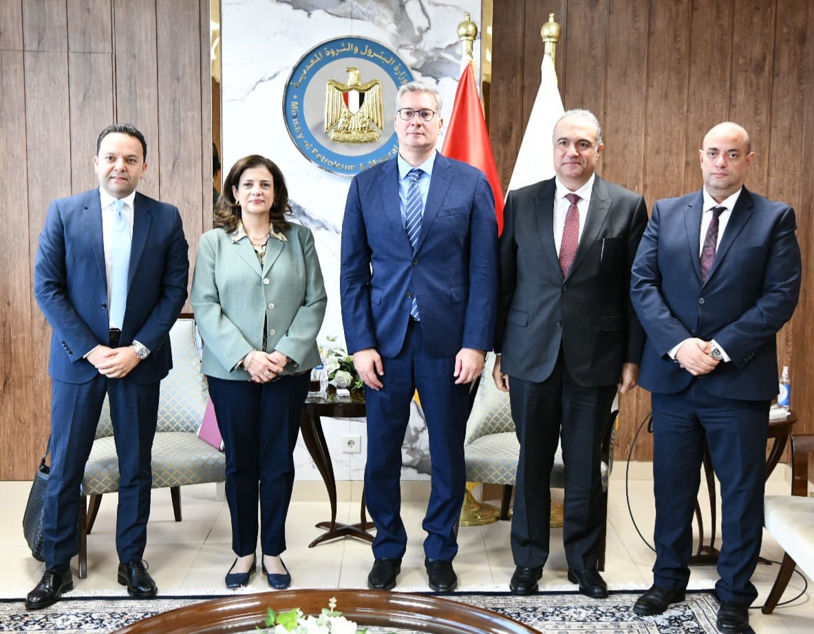 وزير البترول يستقبل رئيسة شركة شل فى مصر والرئيس التنفيذى لشركة بتروناس الماليزية لزيادة إنتاج الغاز
