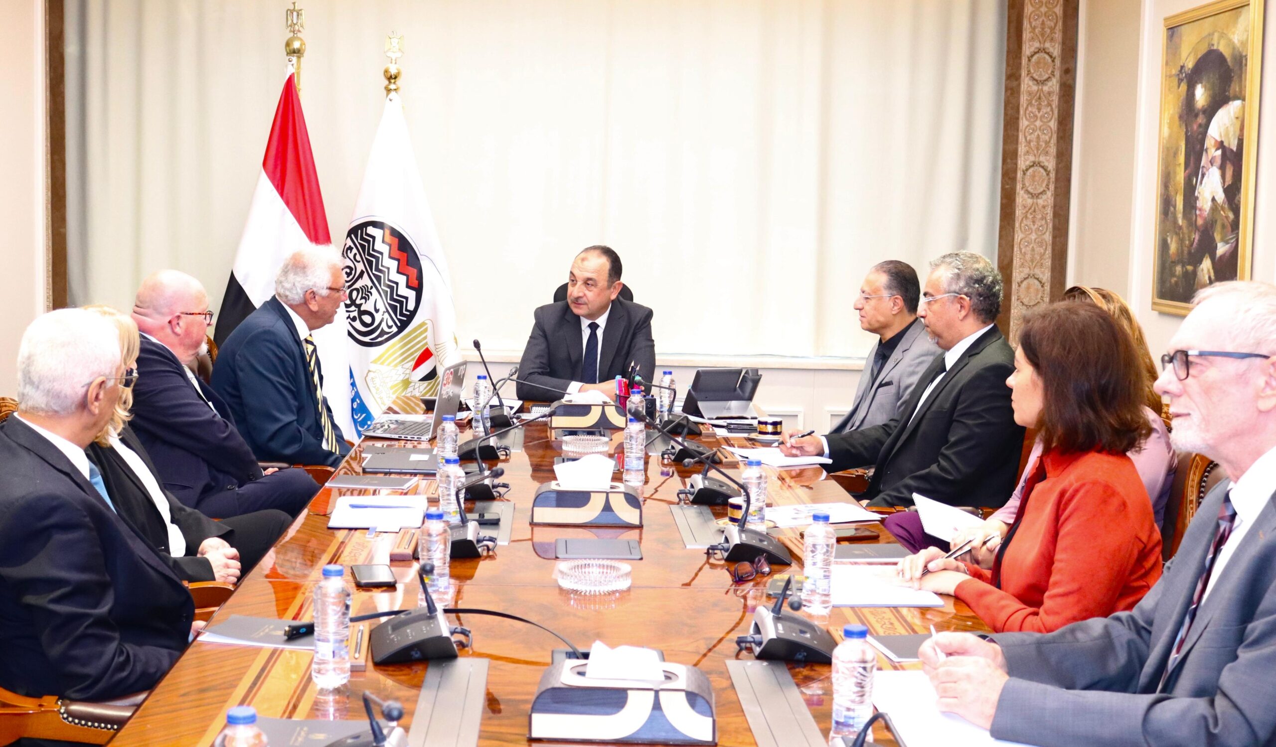 وزير قطاع الأعمال يبحث مع وفد من الشركات الألمانية والغرفة الألمانية العربية للصناعة والتجارة بالقاهرة فرص التعاون في إنتاج وتصدير الهيدروجين الأخضر