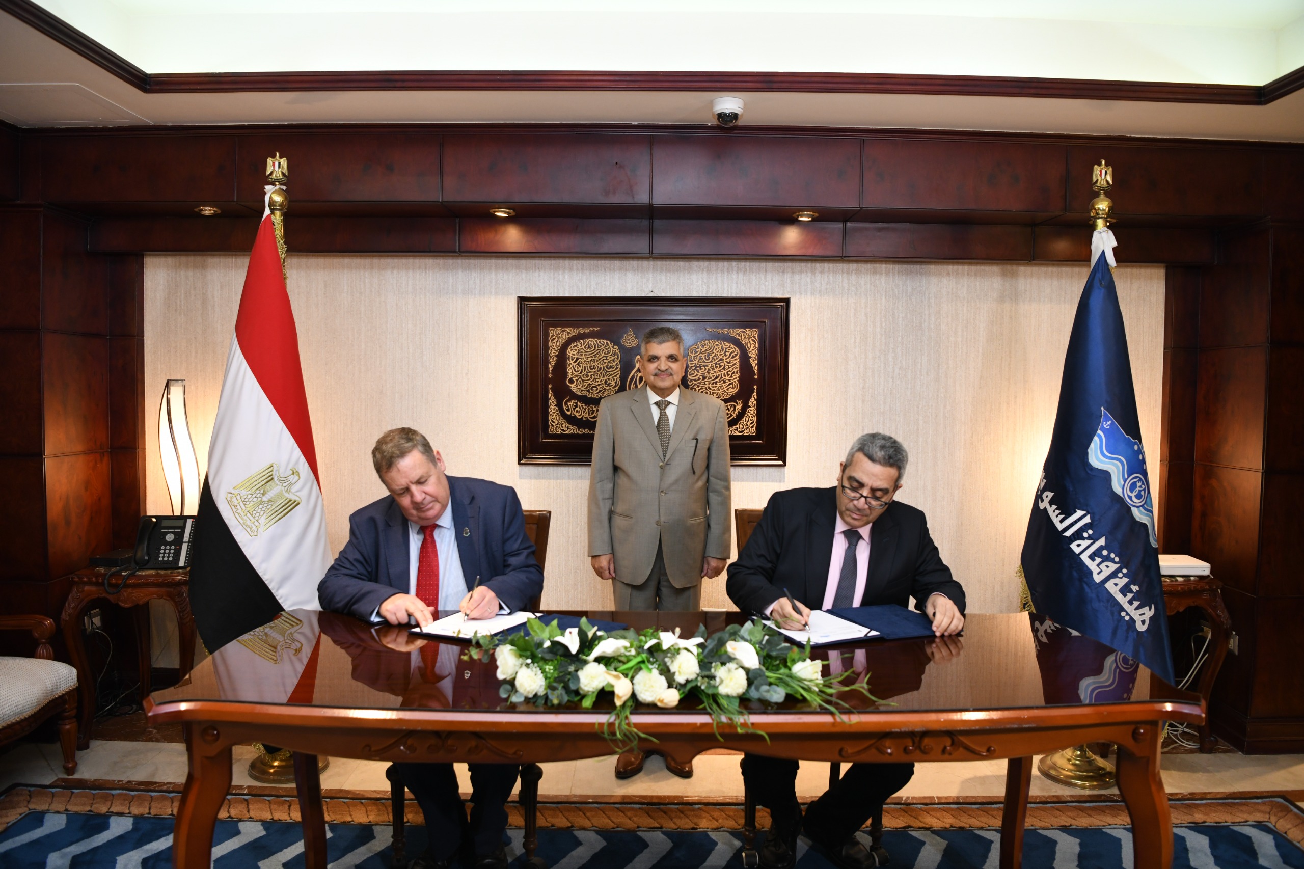 الفريق أسامة ربيع يشهد توقيع مذكرة تفاهم مع غرفة الملاحة الدولية لاستمرار التعاون في عدة مجالات 