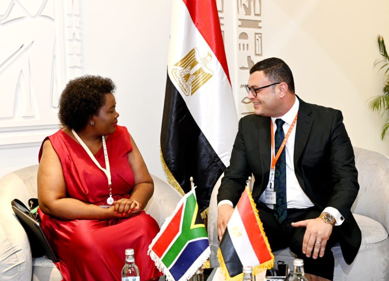 وزير الإسكان يعرض على نظيرته الجنوب أفريقية التجربة العمرانية المصرية ويبحثان سبل تعزيز التعاون المشترك