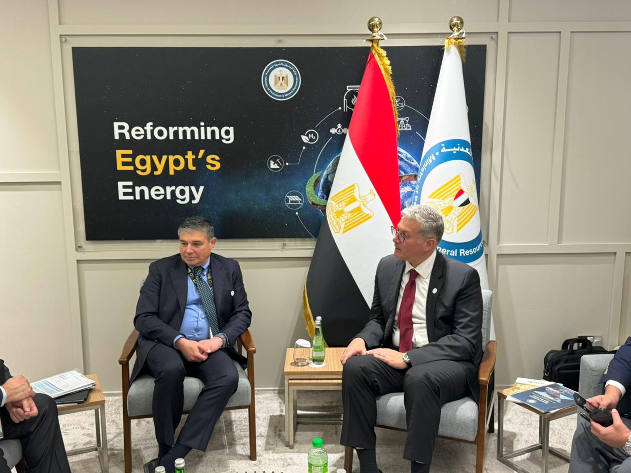 وزير البترول يبحث مع الرئيس التنفيذي لشركة بيكر هيوز العالمية خطة التحول الطاقي
