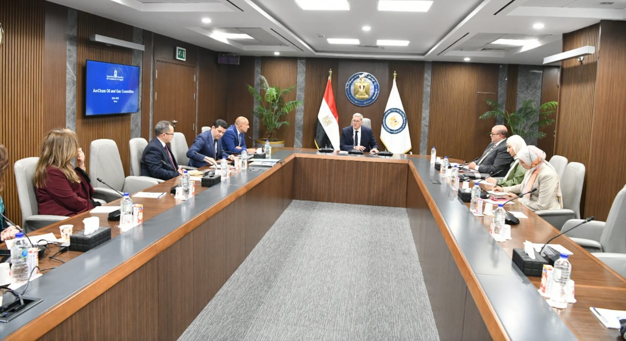 وزير البترول يجتمع مع غرفة التجارة الأمريكية لتعزيز التعاون الاستثماري